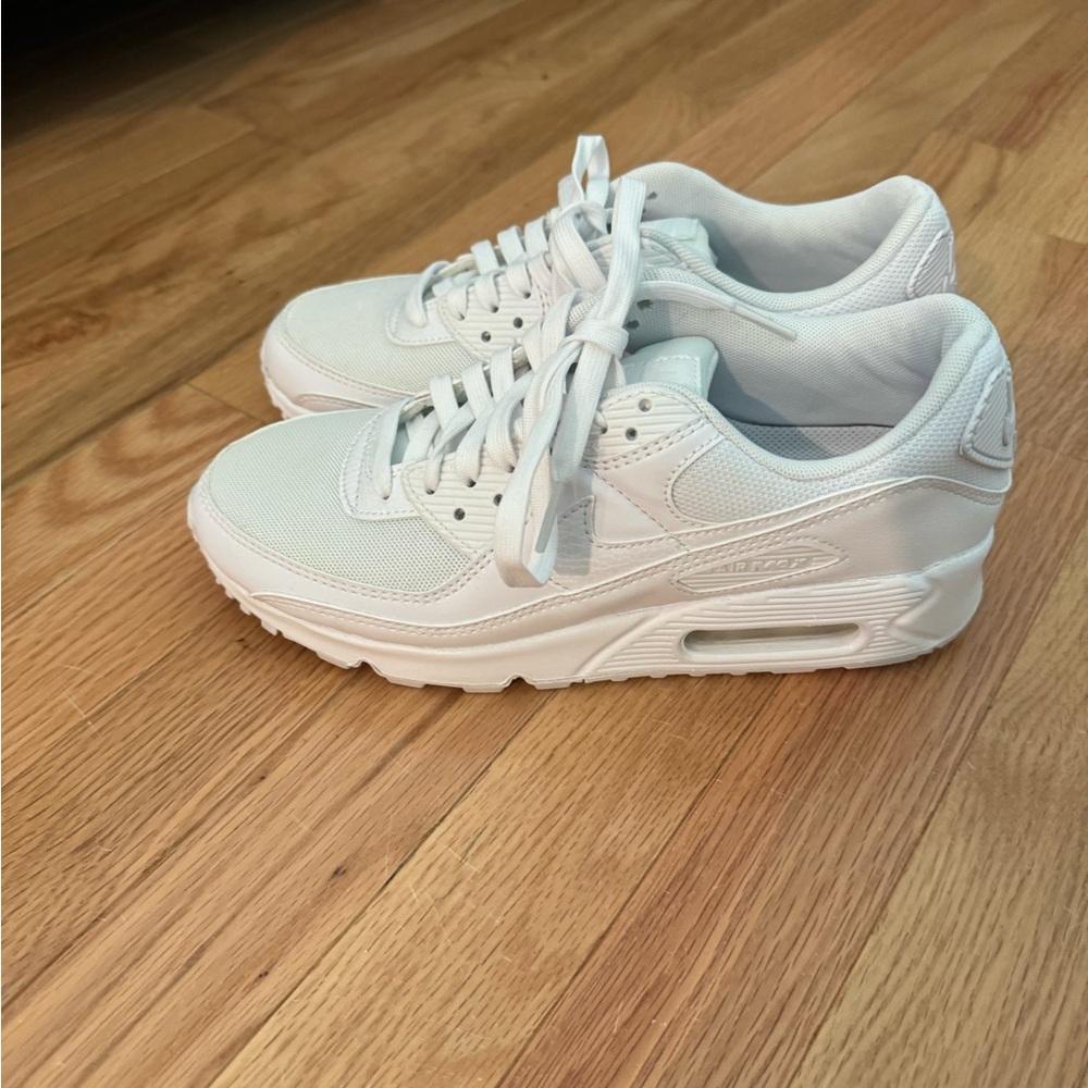 New never worn White Nike Air Max 90 Women’s Sneakers